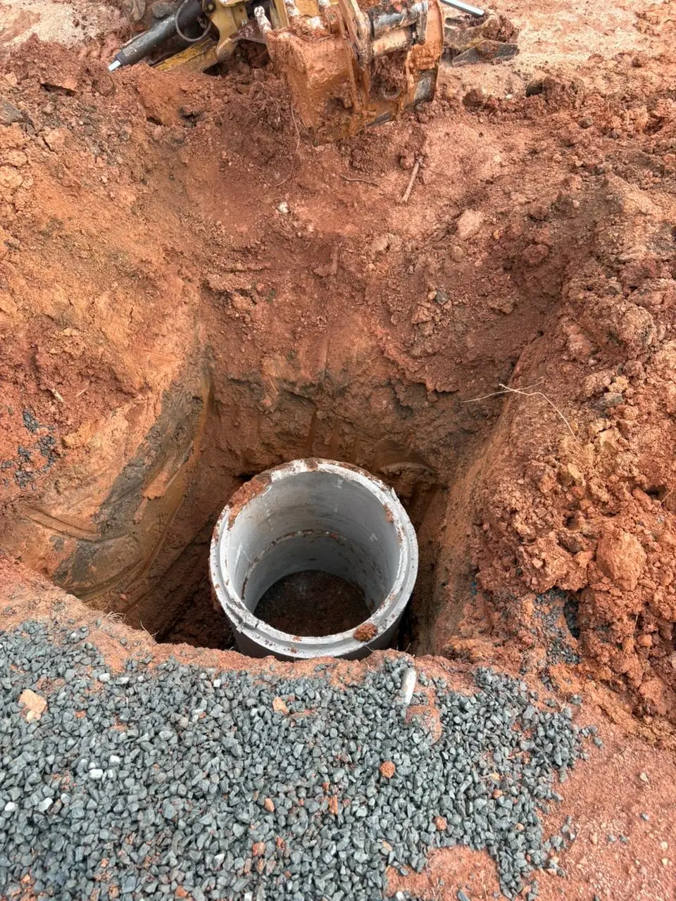 Instalação de Fossa Séptica - obra executada pela Angular Engenharia - foto 1